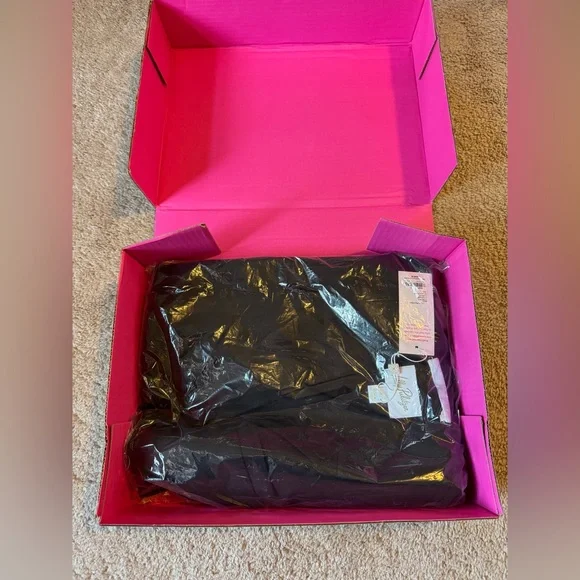 Lilly Pulitzer Eudora Vest in Noir.